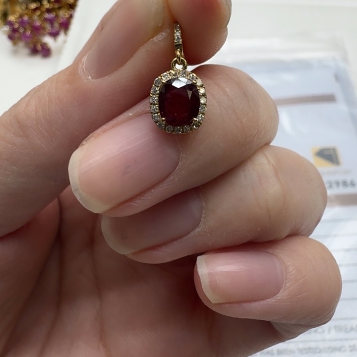 颈饰红宝石18K金镶嵌