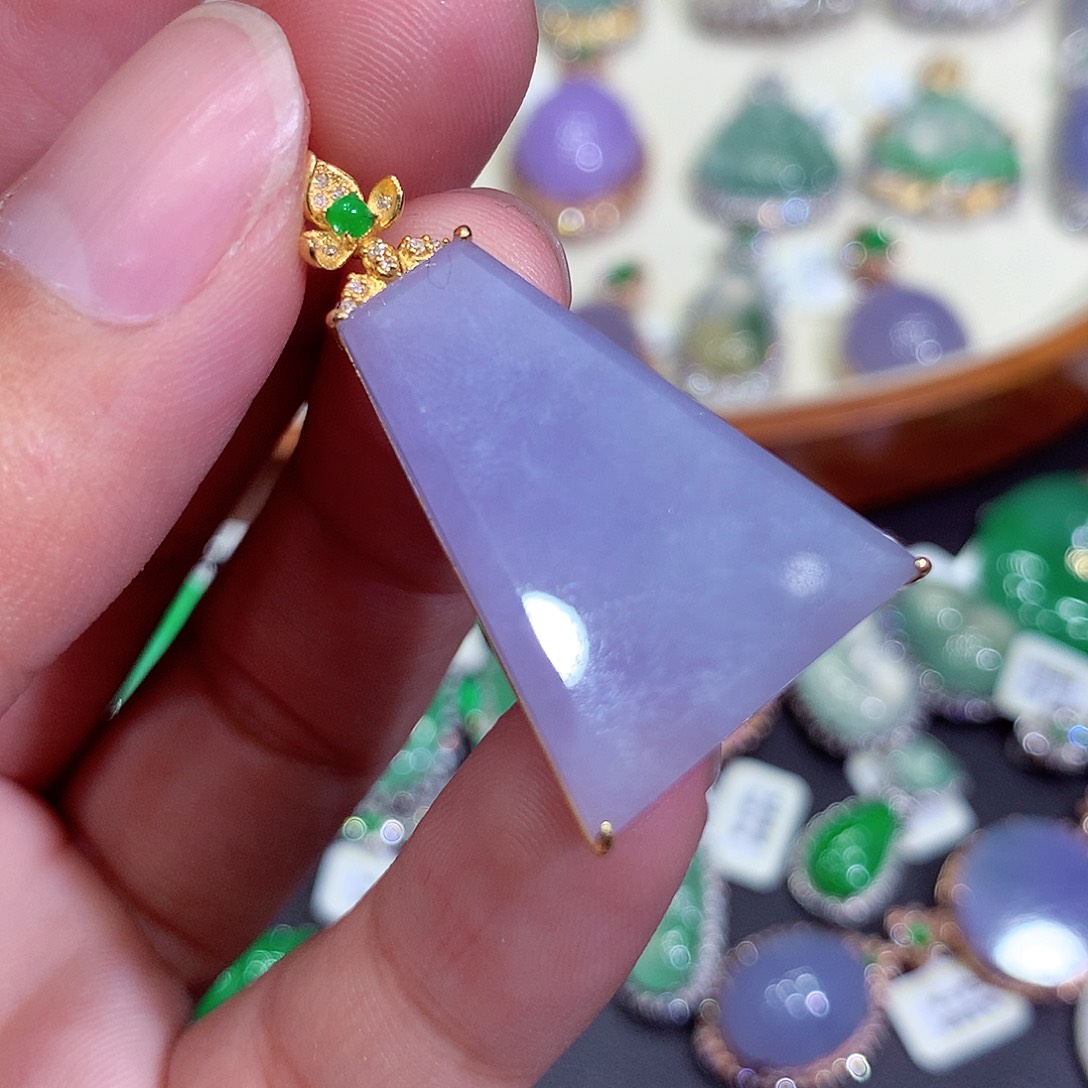 翡翠吊坠(不含链)18K金镶嵌