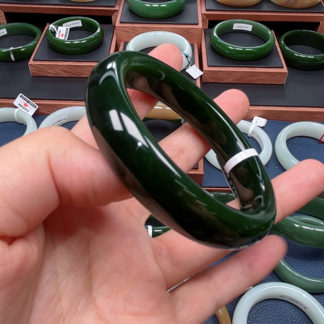 未镶嵌手镯和田玉（碧玉）56