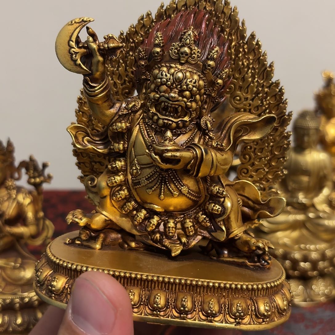 ঐ****?二臂黑天鎏金摆件