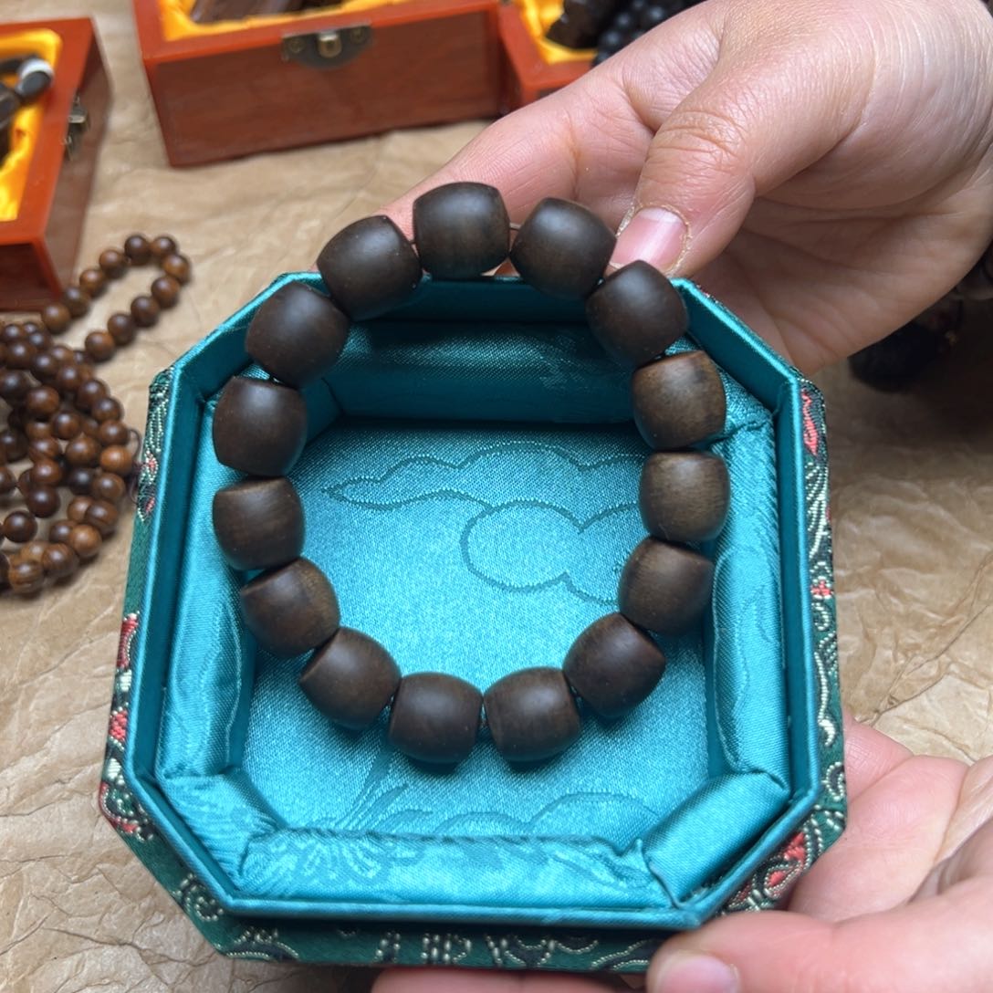 大叶紫檀（黑酸枝木类）