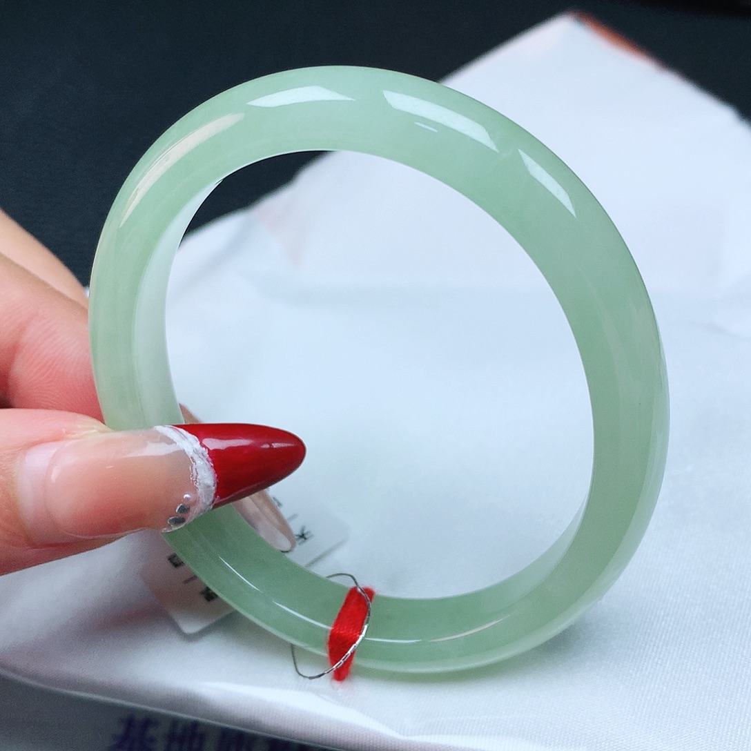 翡翠手镯未镶嵌56贵