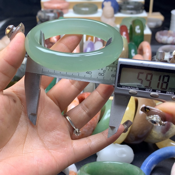 未镶嵌手镯石英质玉