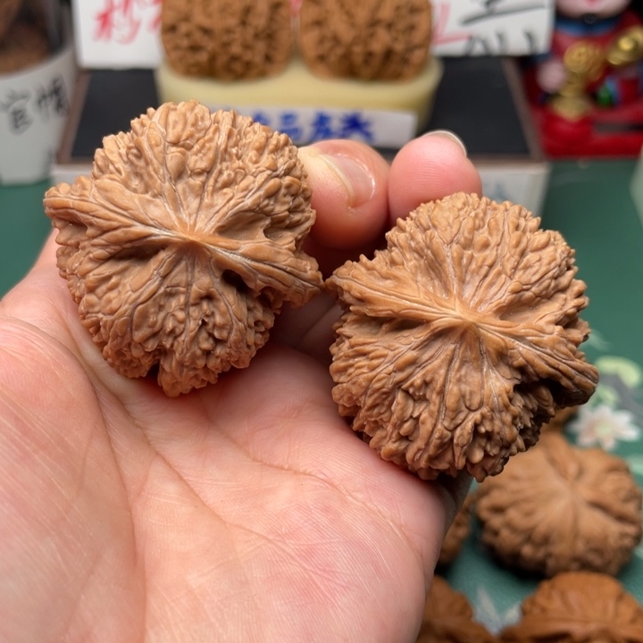 【闪购商品】文玩核桃把件42.5尺寸137