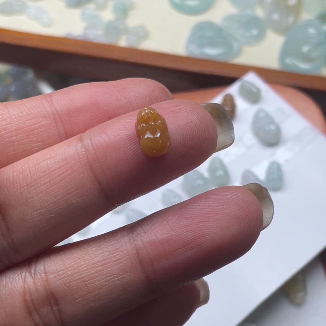 翡翠未镶嵌颈饰688999889