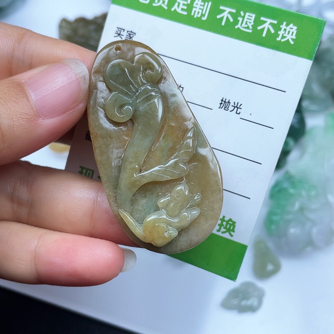 翡翠颈饰未镶嵌翡翠