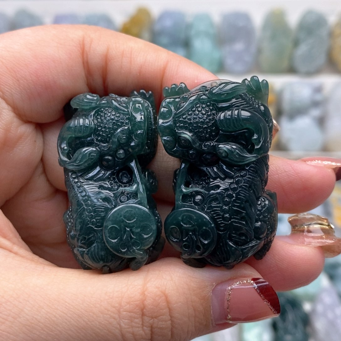 翡翠吊坠(赠链)未镶嵌