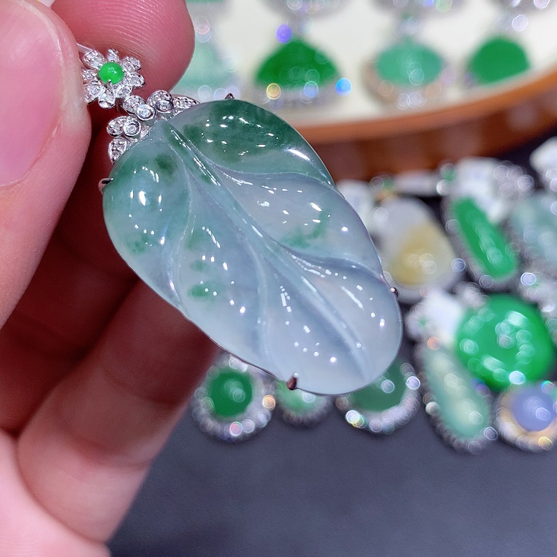 翡翠吊坠(不含链)18K金镶嵌