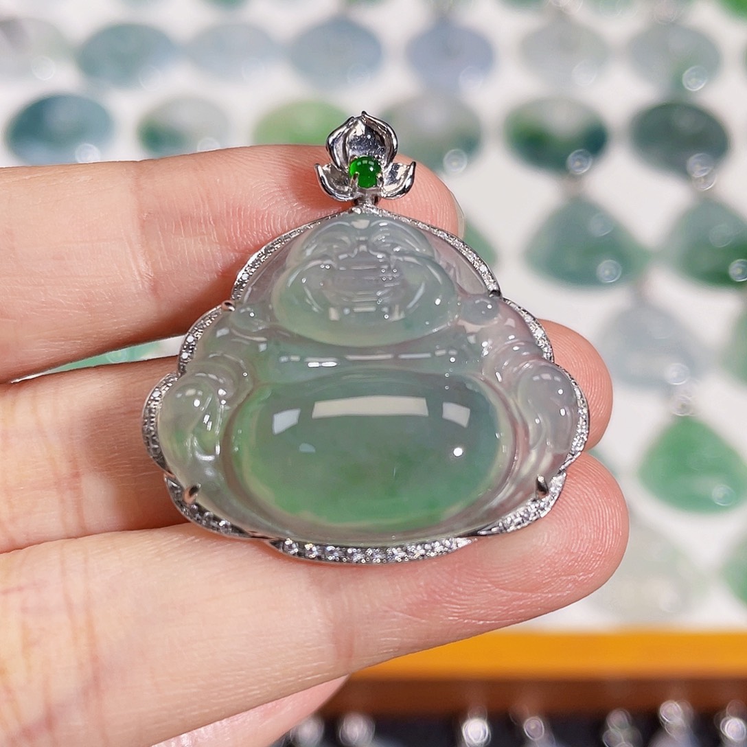 颈饰18K金镶嵌翡翠吊坠