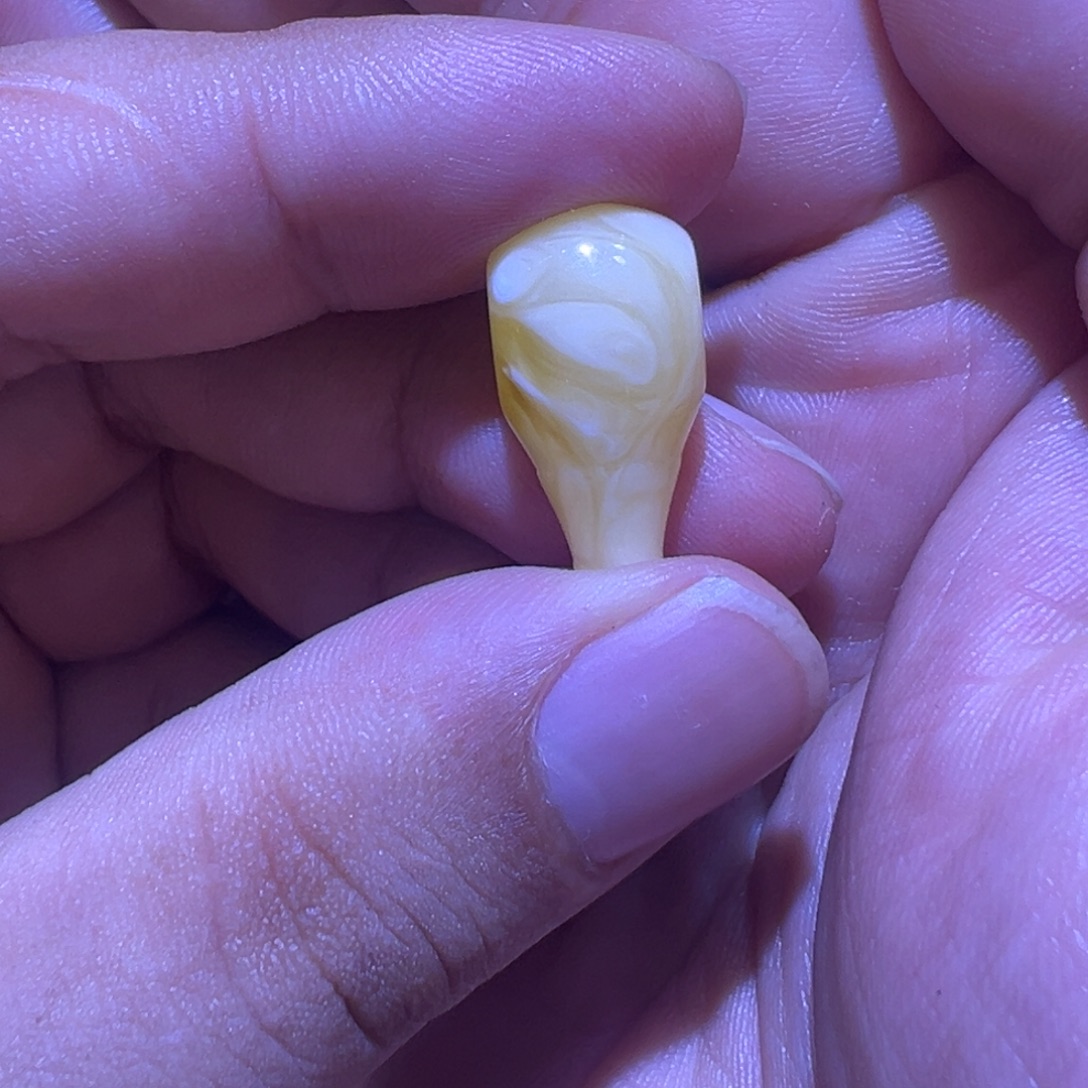 琥珀未镶嵌裸石三通