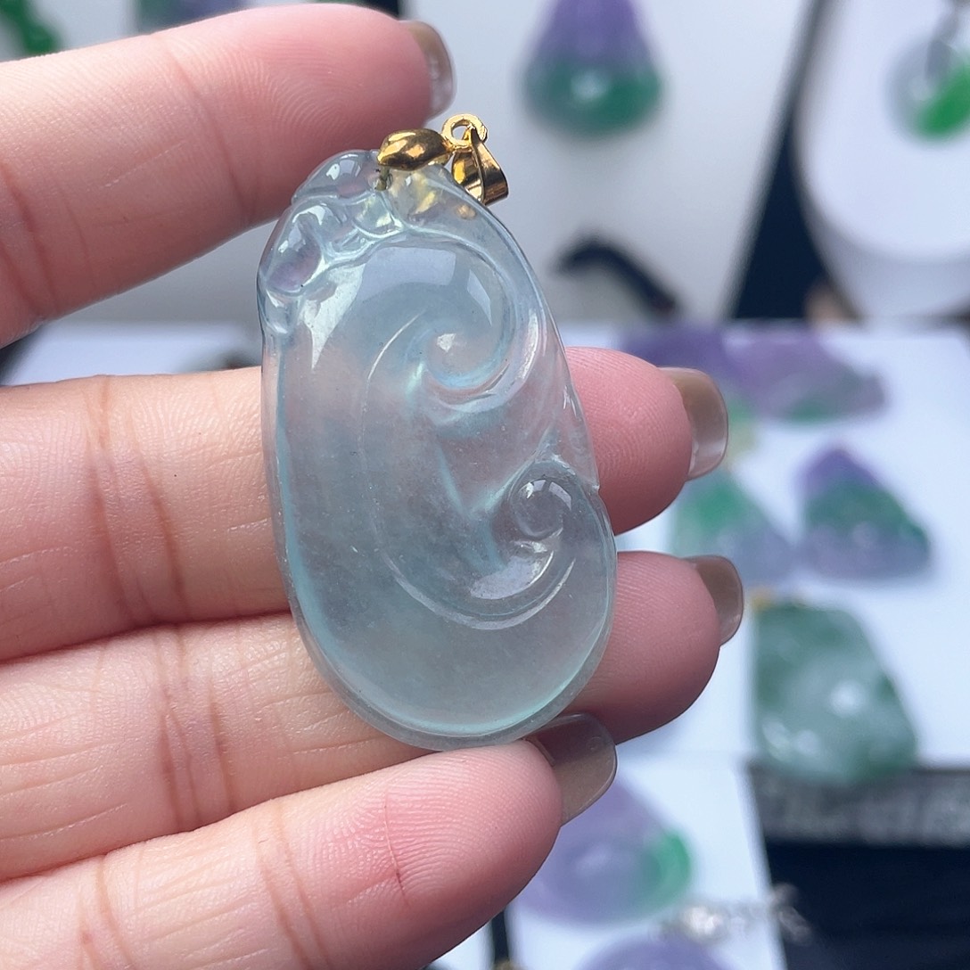 翡翠吊坠(赠链)未镶嵌