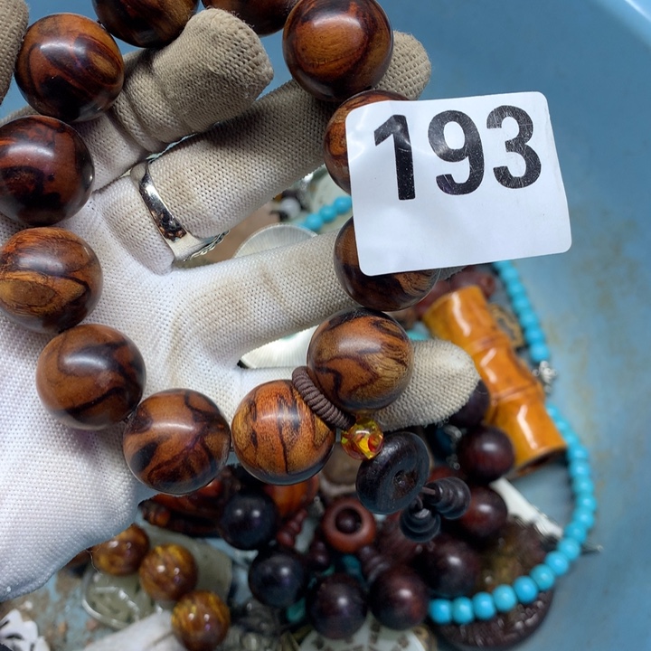 幸***，琉璃手工艺品这头狗真的很容易就