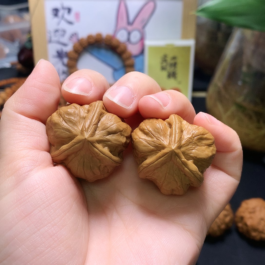 文玩核桃吊坠古蟾三棱