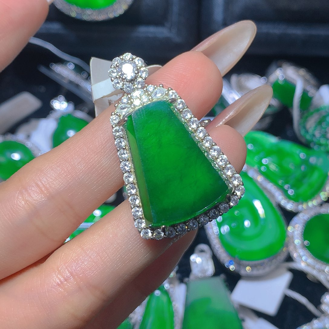 翡翠颈饰银S925镶嵌翡翠