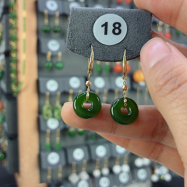 和田玉18K金镶嵌耳饰