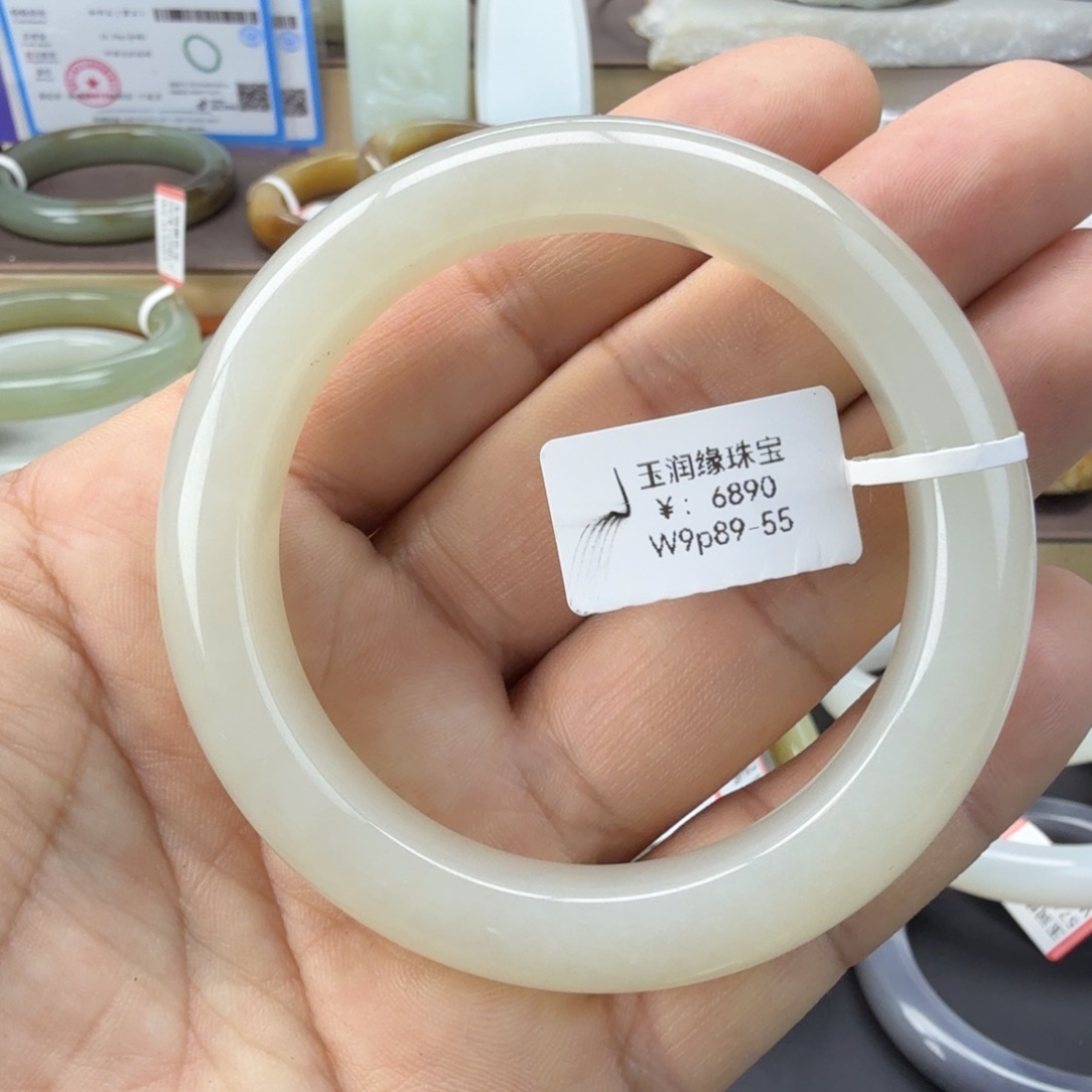 和田玉未镶嵌手镯