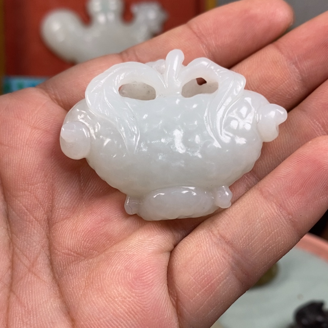 美***活非常精美得脖挂件