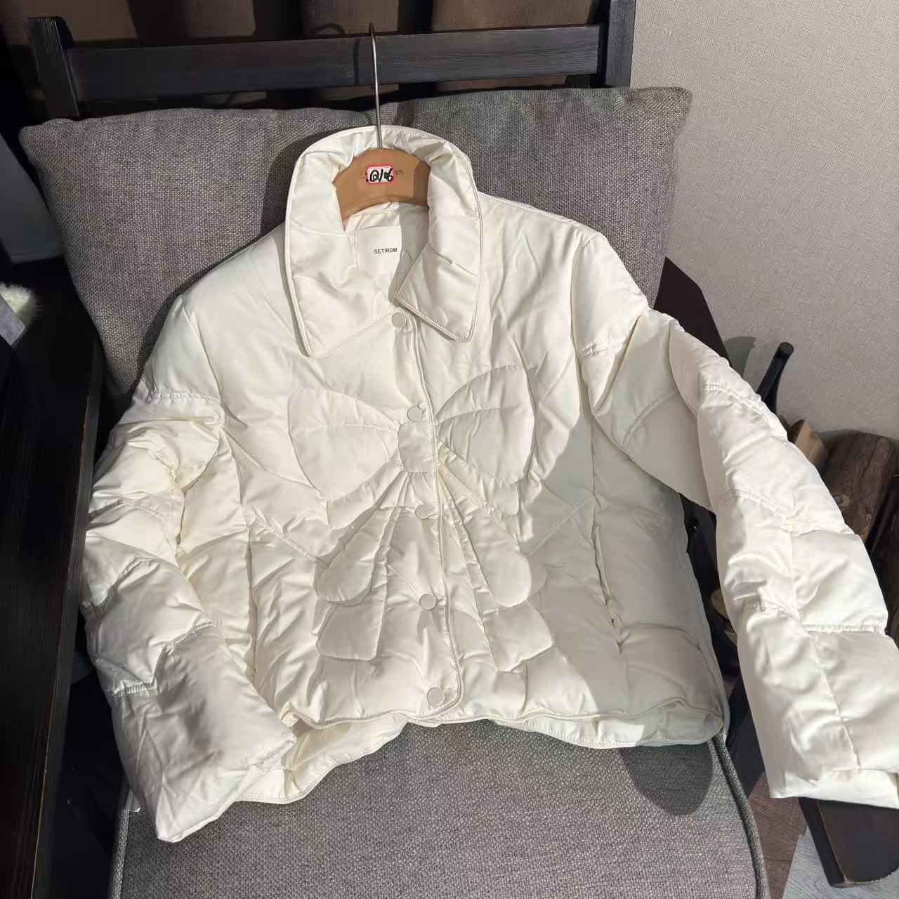 【首次PO价】西町村屋甜美感短款蝴蝶绗线羽绒服AD8205037