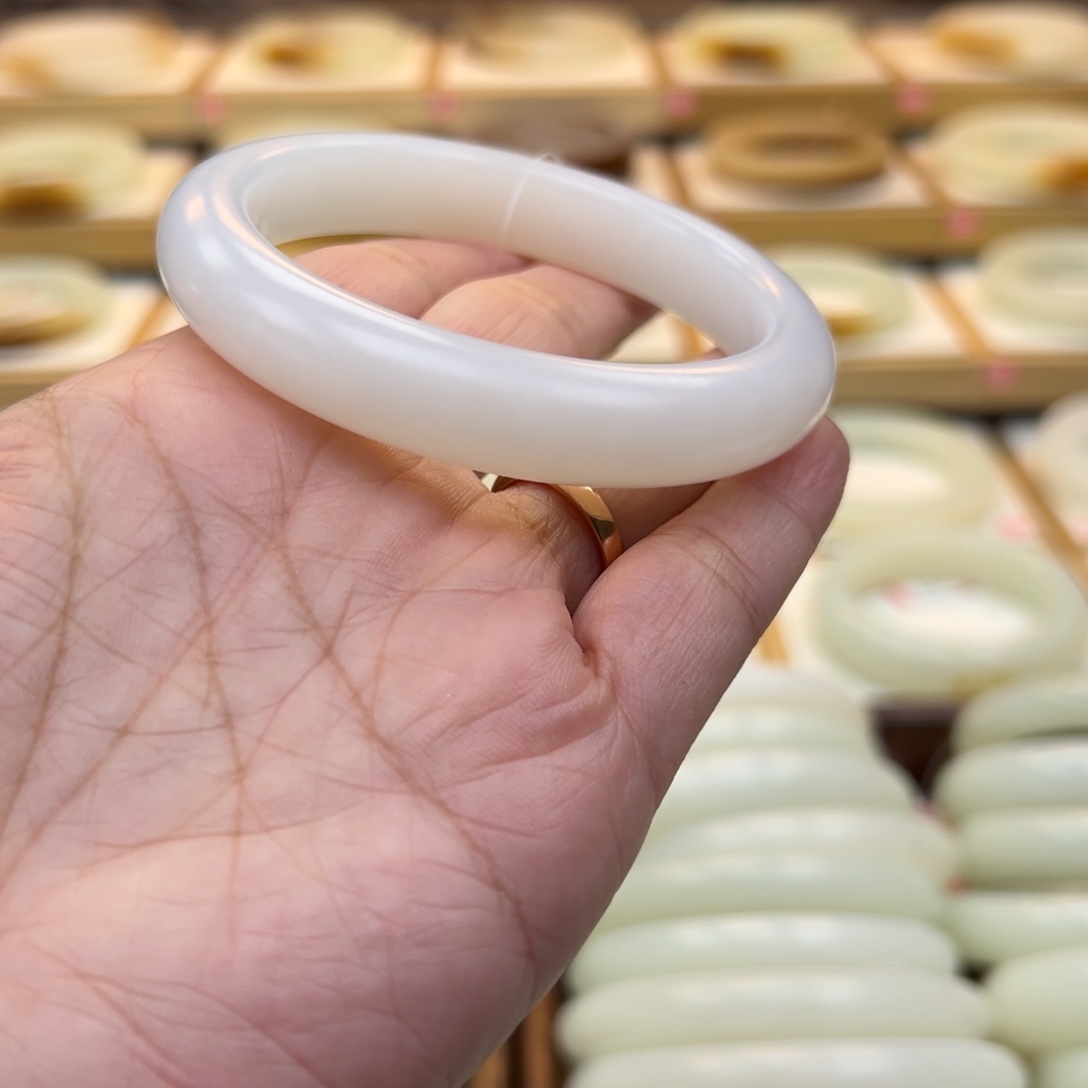 阿***揍和田玉未镶嵌手镯17