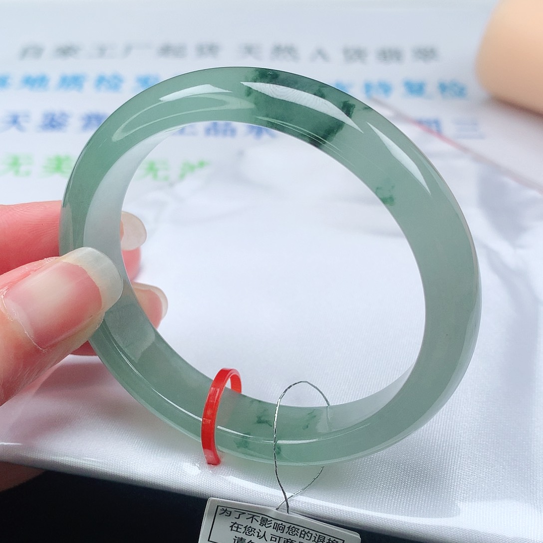 翡翠未镶嵌手镯56贵妃