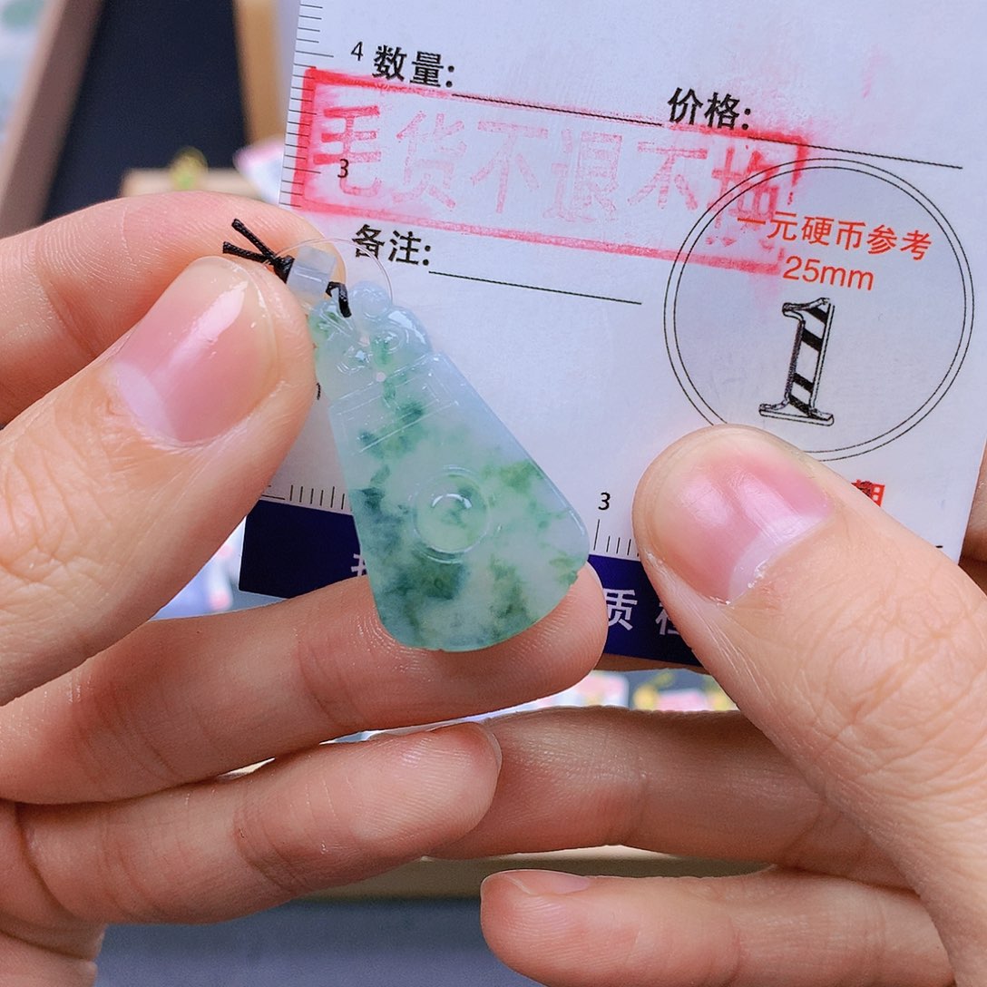 翡翠未镶嵌颈饰翡翠