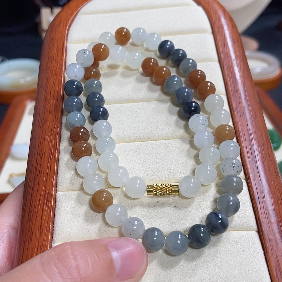 和田玉颈饰未镶嵌