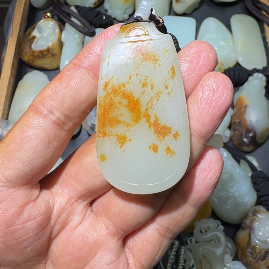 和田玉未镶嵌颈饰