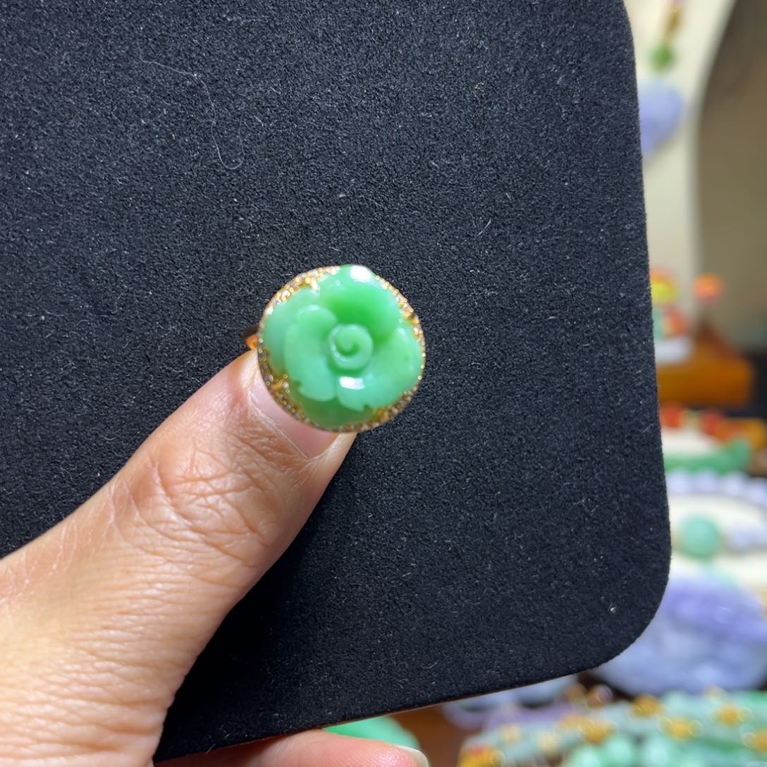 翡翠未镶嵌颈饰天然翡翠戒指