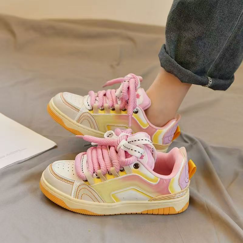 透气板鞋皮面低帮耐磨防滑春秋季女鞋百搭时尚ins