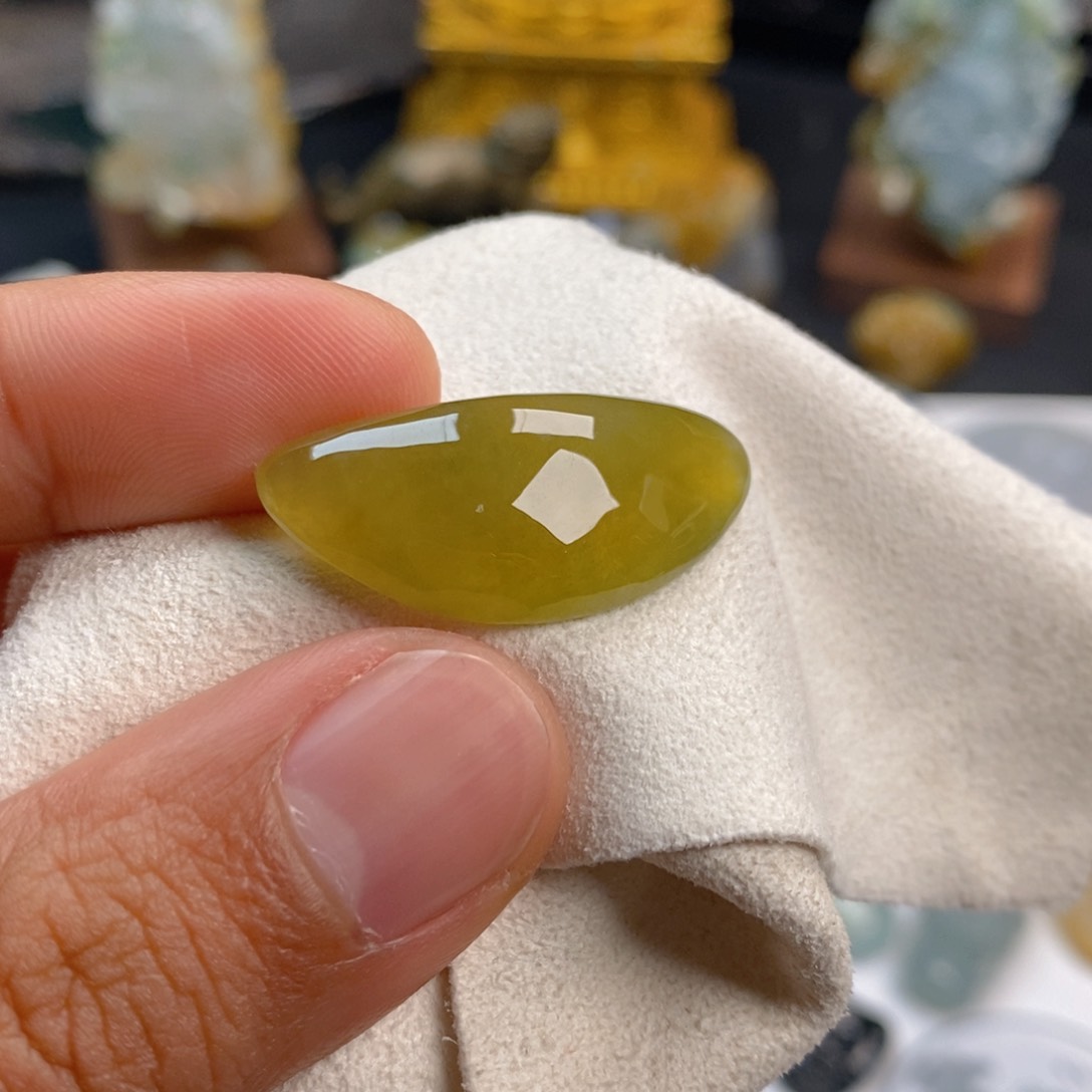 翡翠颈饰未镶嵌随型吊坠