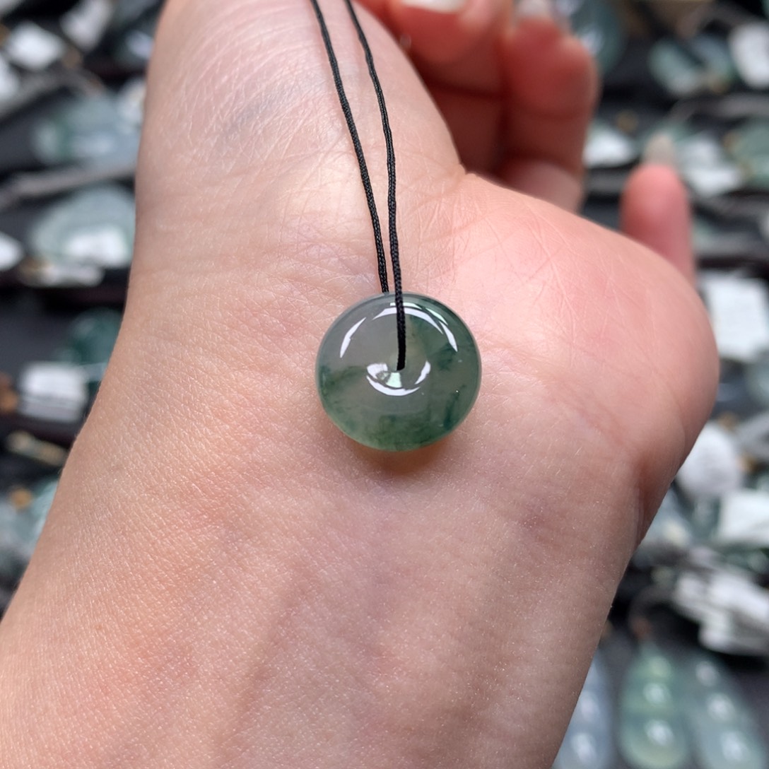 翡翠颈饰未镶嵌扣子