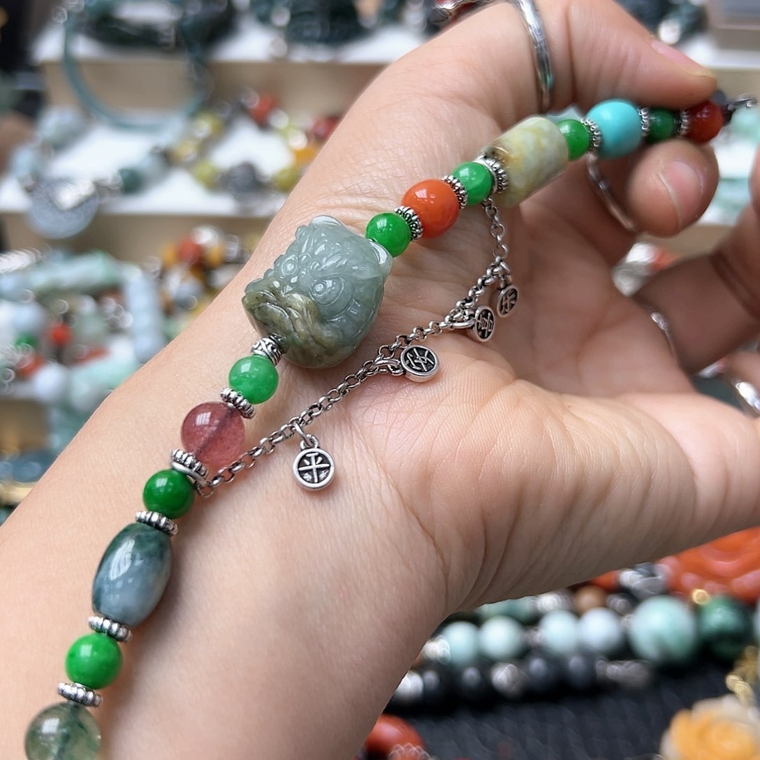 翡翠颈饰未镶嵌手串