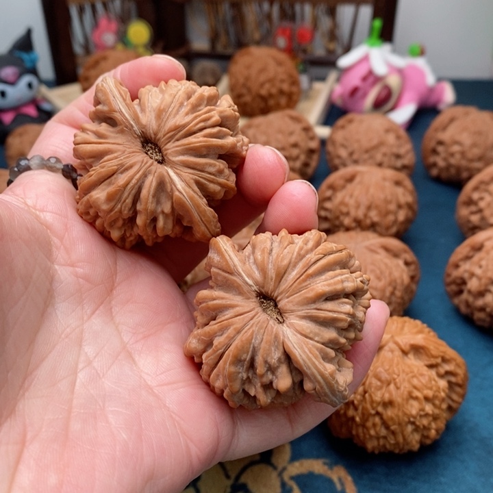 文玩核桃把件M**D四座楼45