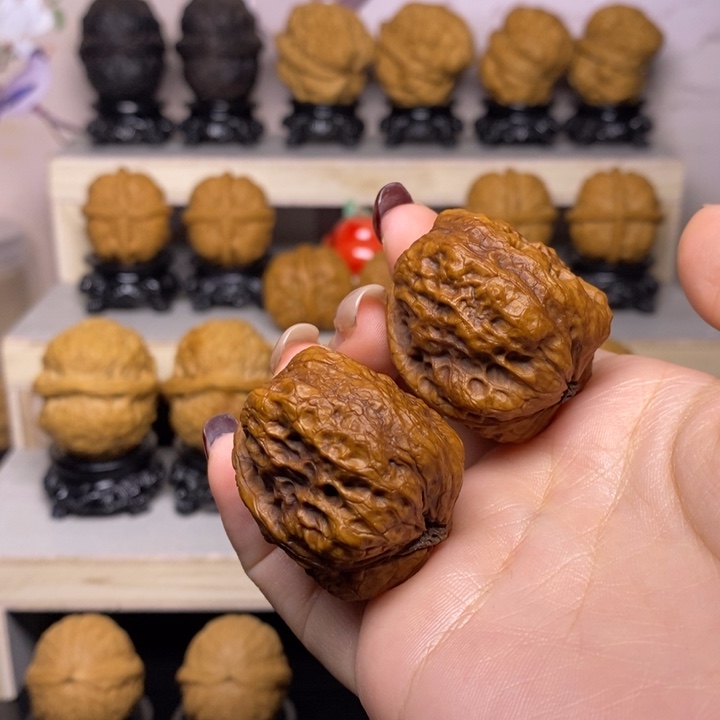 文玩核桃把件40Y—七彩龙脊36尺34克