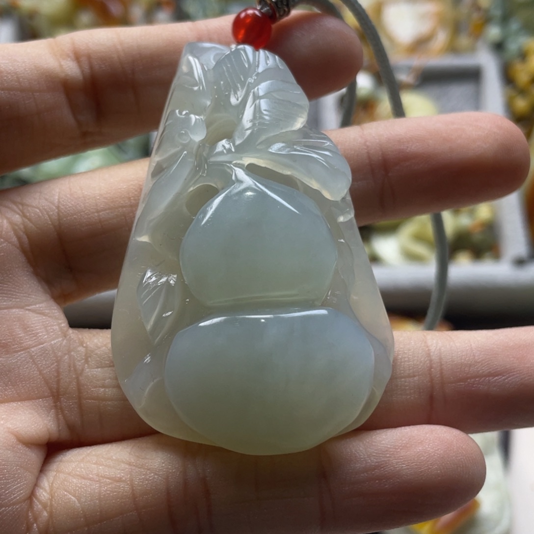 蛇纹石玉颈饰未镶嵌