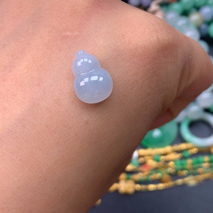 翡翠未镶嵌颈饰葫芦