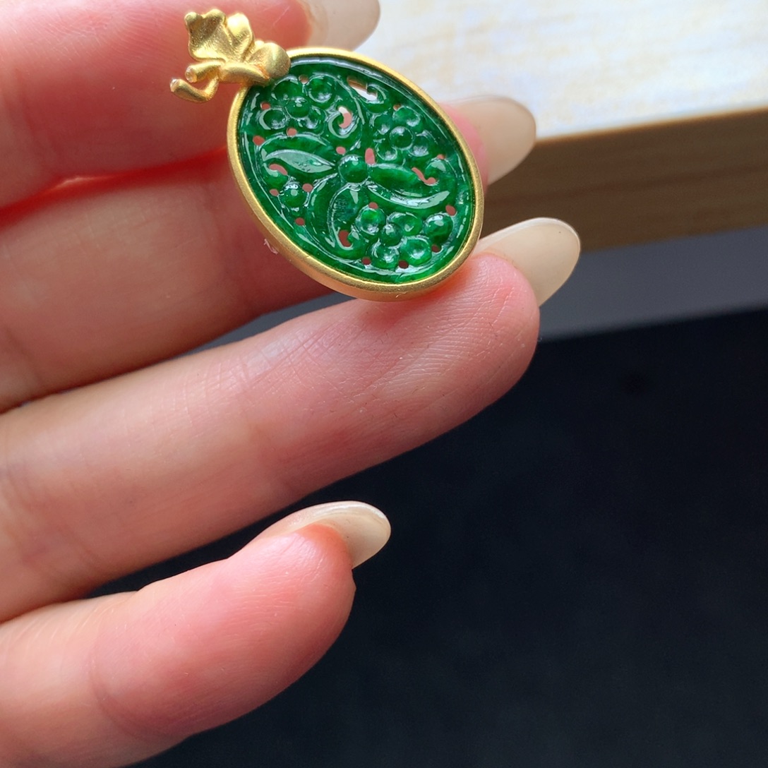 翡翠未镶嵌颈饰吊坠