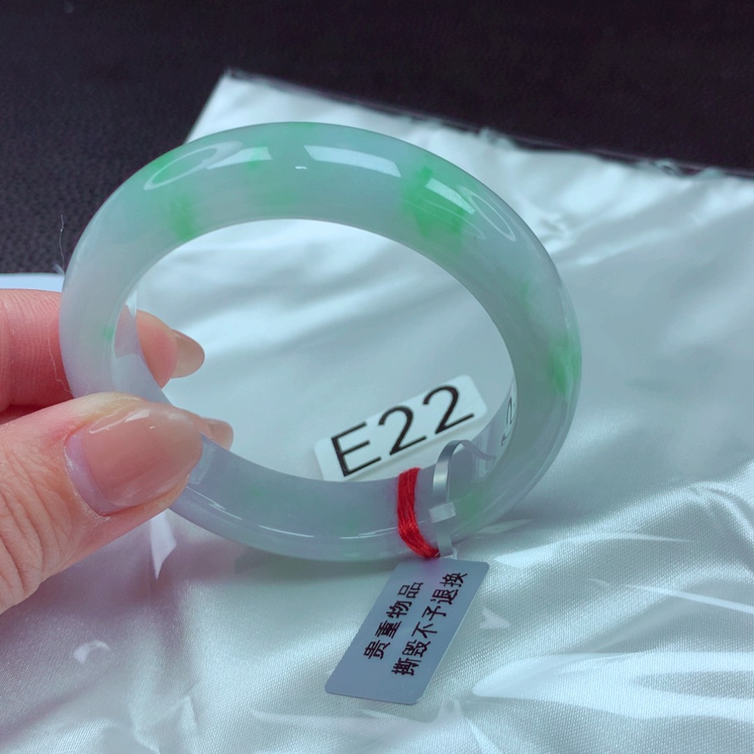 翡翠手镯未镶嵌手镯88