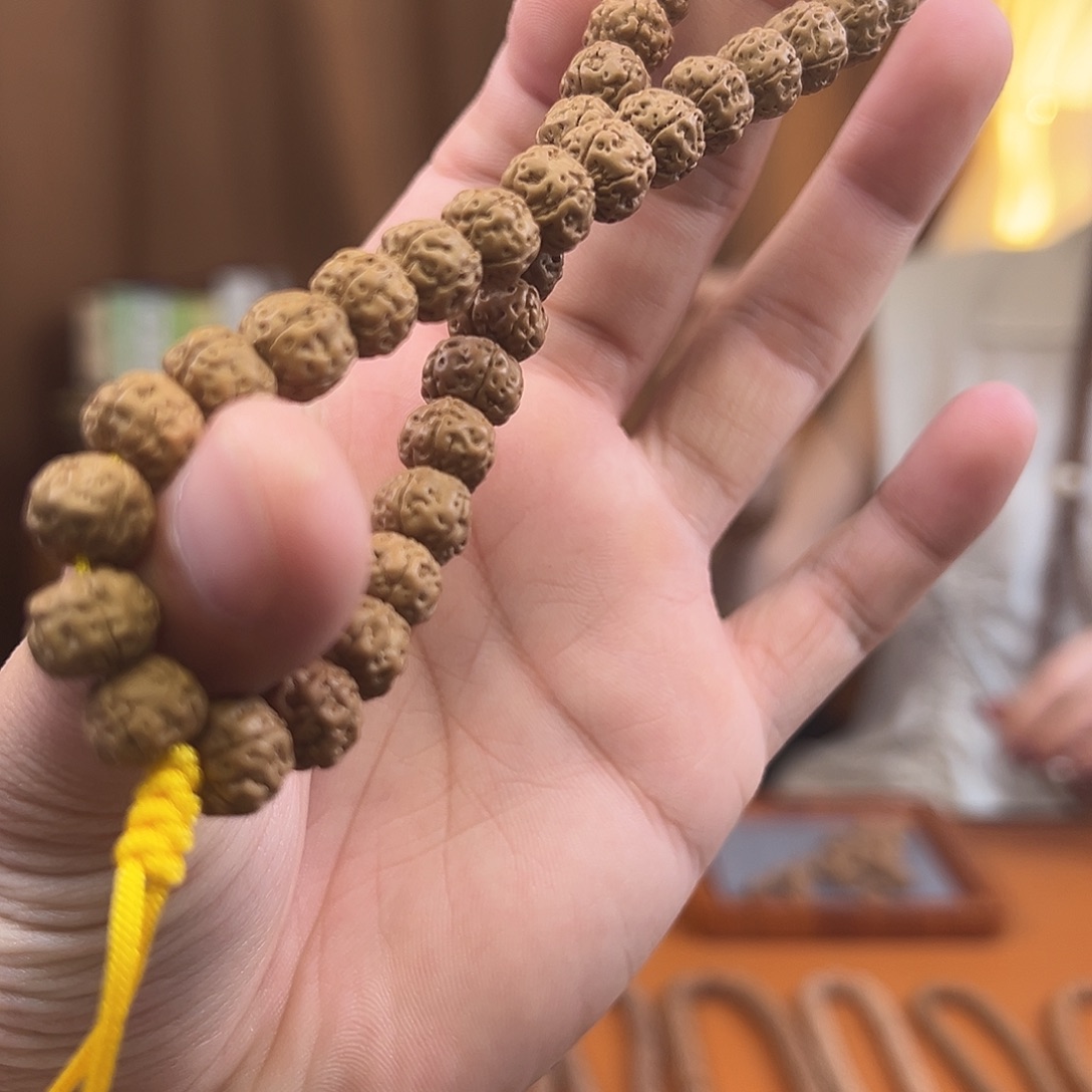 青***杉吊坠金刚菩提8mm 小金刚蜂窝手持
