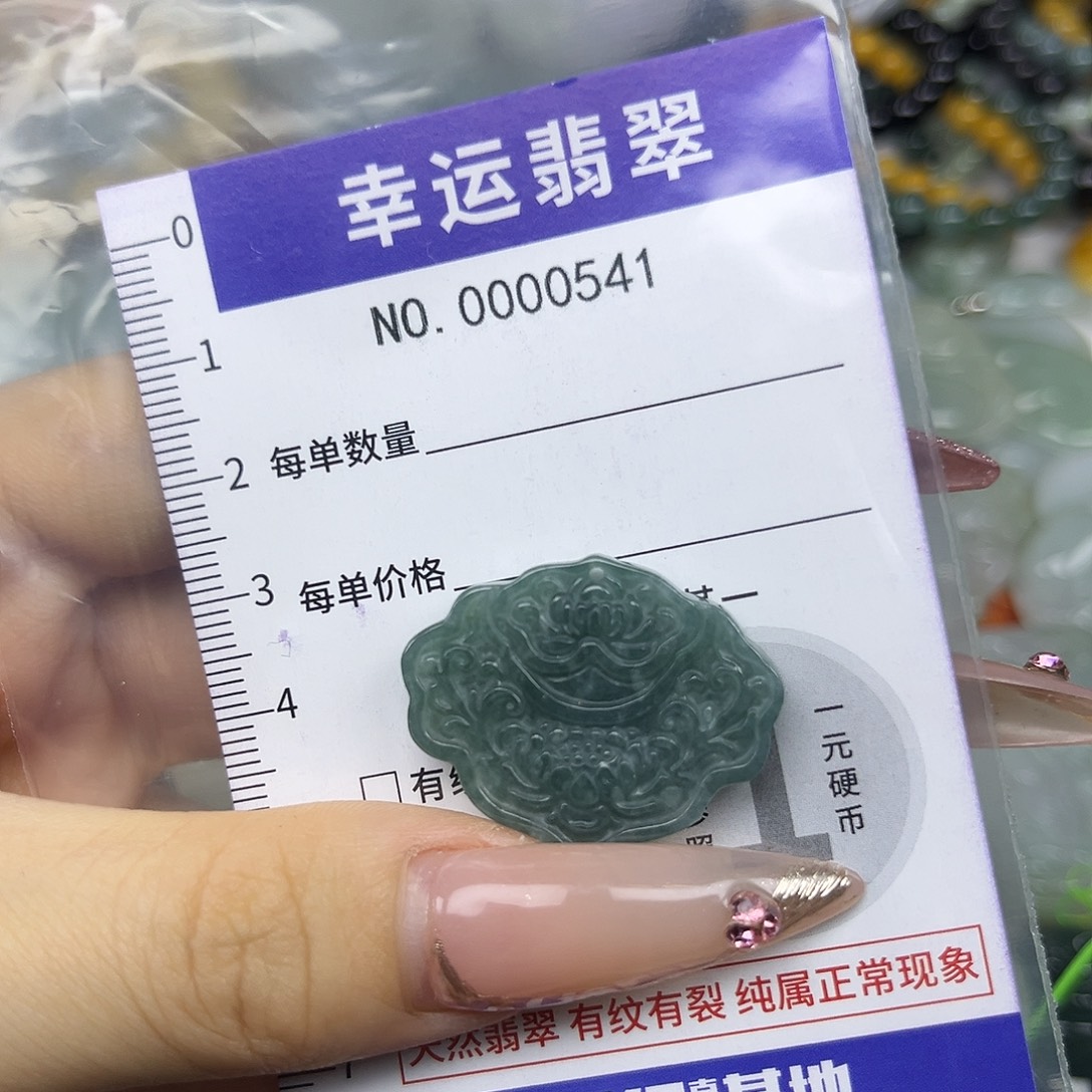 翡翠未镶嵌颈饰hhh