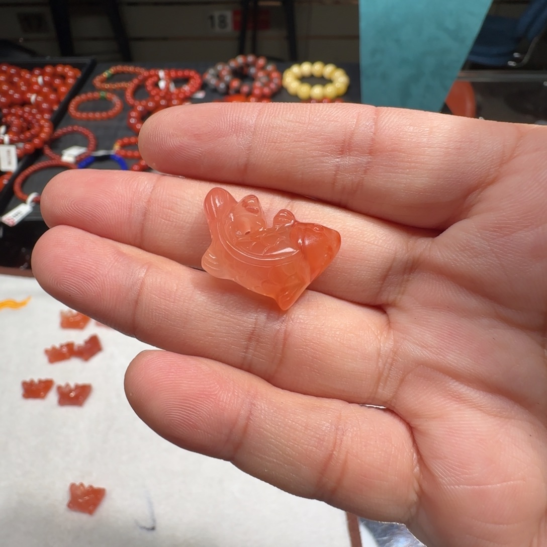 菜***虫南红玛瑙未镶嵌吊坠