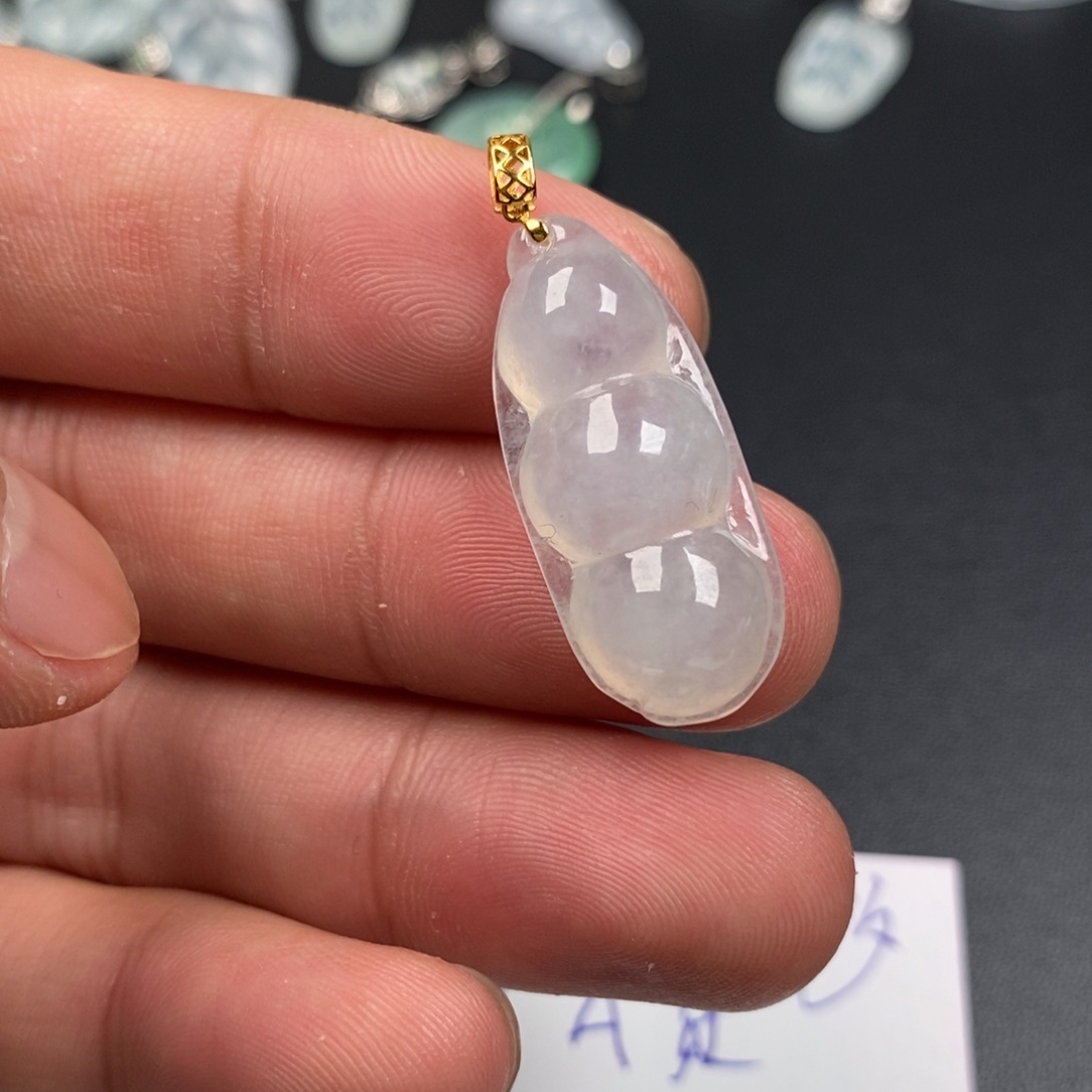 颈饰18K金镶嵌翡翠