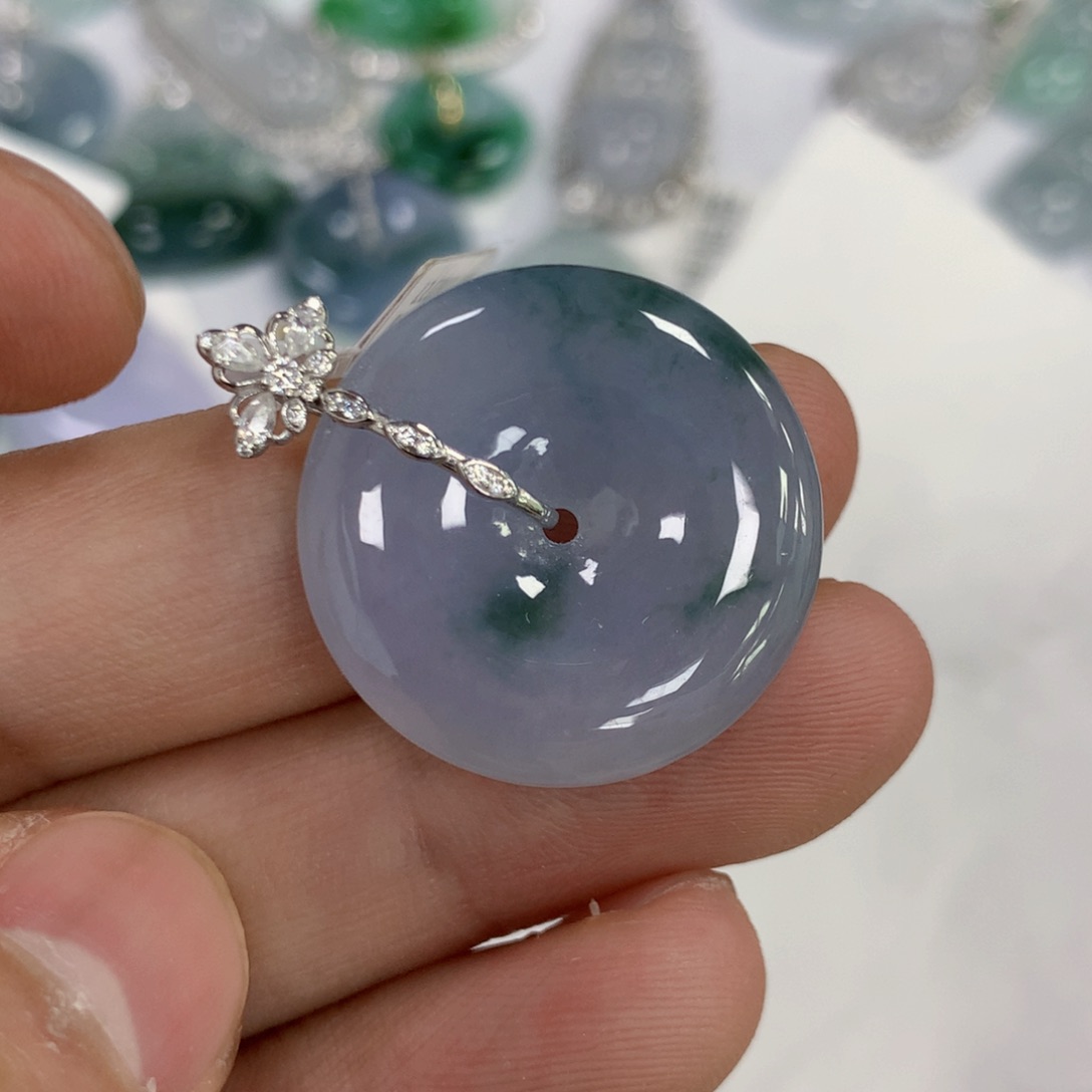 颈饰18K金镶嵌翡翠