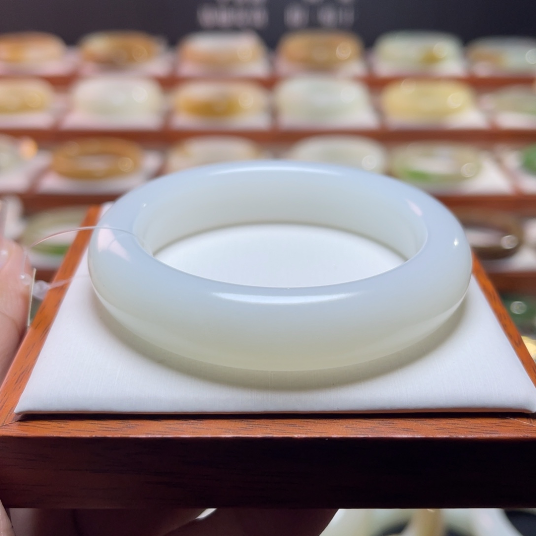 【闪购商品】和田玉手镯未镶嵌