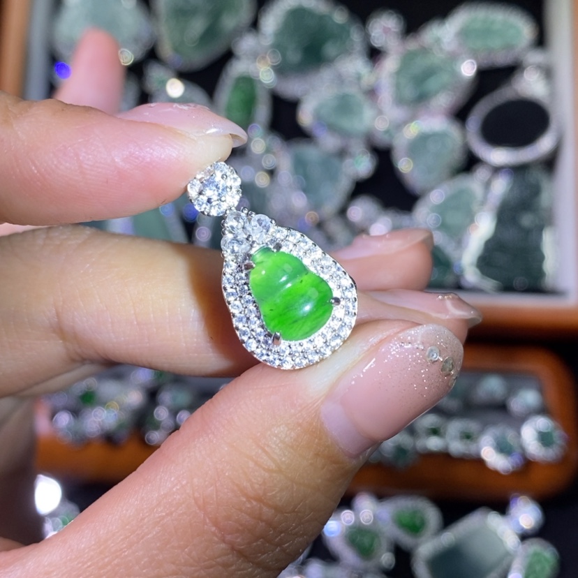 【闪购商品】翡翠颈饰未镶嵌天然