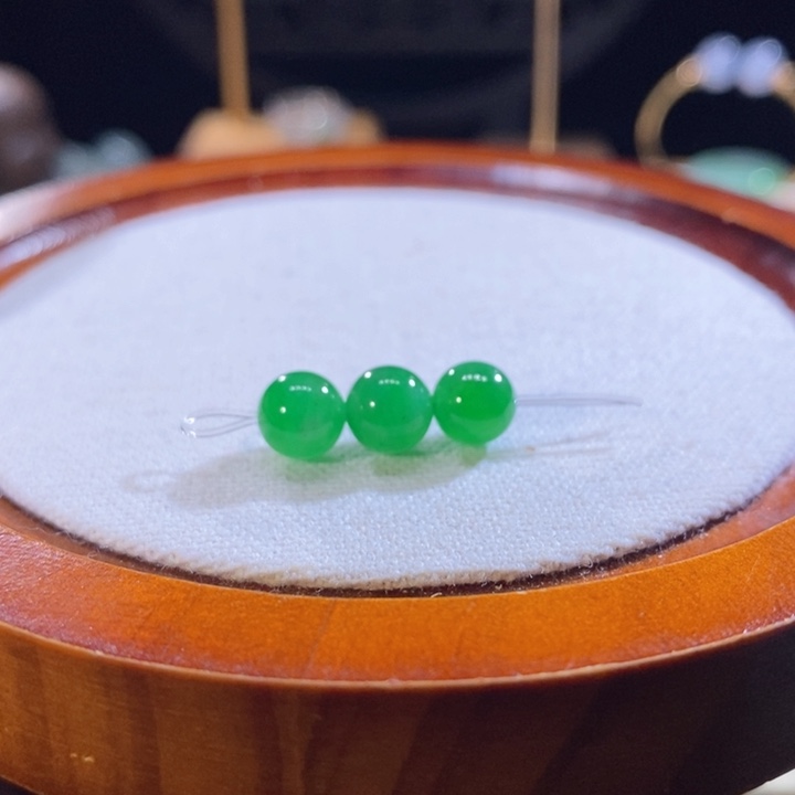 翡翠未镶嵌吊坠(不含链)翡翠阳绿珠（随机发一个）