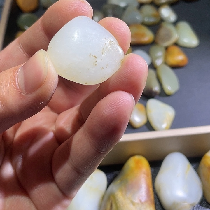 用***5和田玉（子料）未镶嵌颈饰