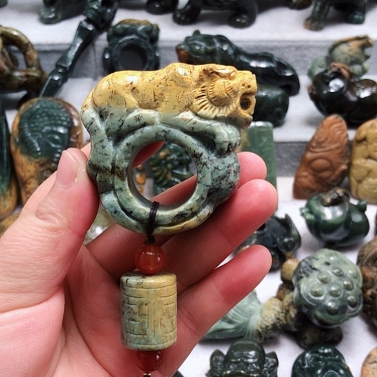 岫岩河磨玉（透闪石质玉）把件未镶嵌