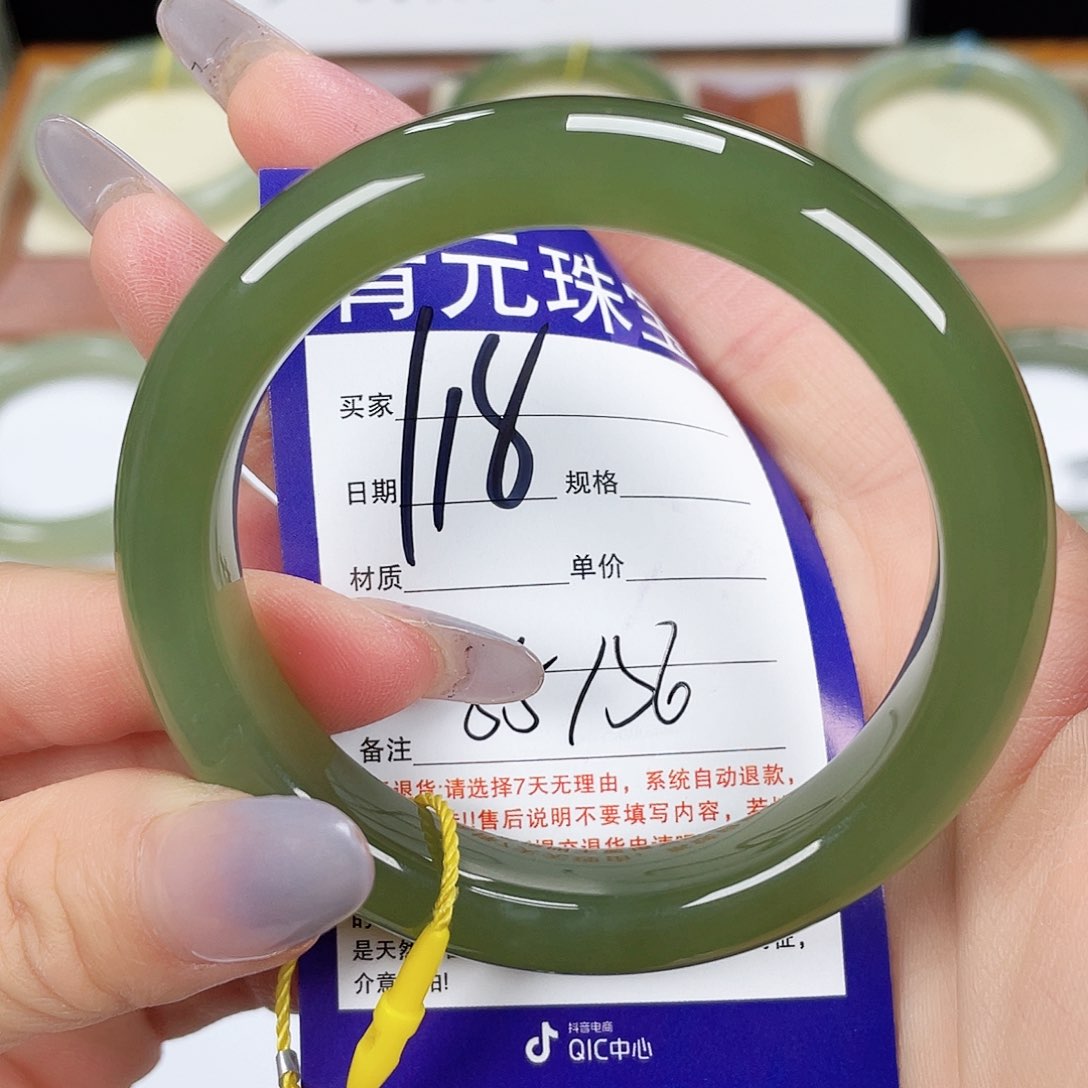 和田玉手镯未镶嵌