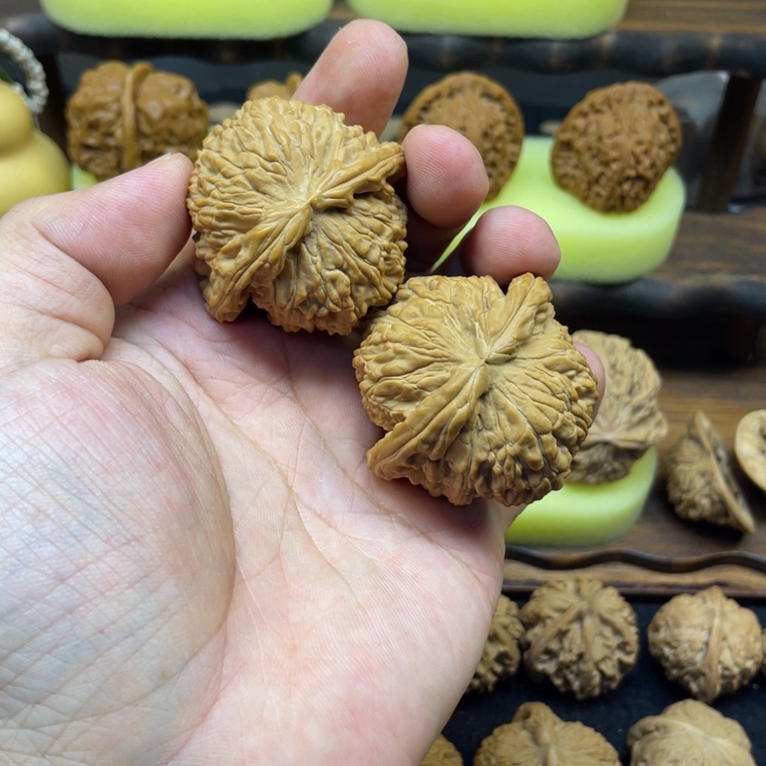 矮***肥文玩核桃吊坠白狮子